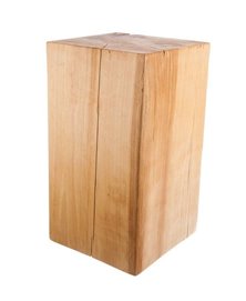 Holzblock mit Schmiedeelementen